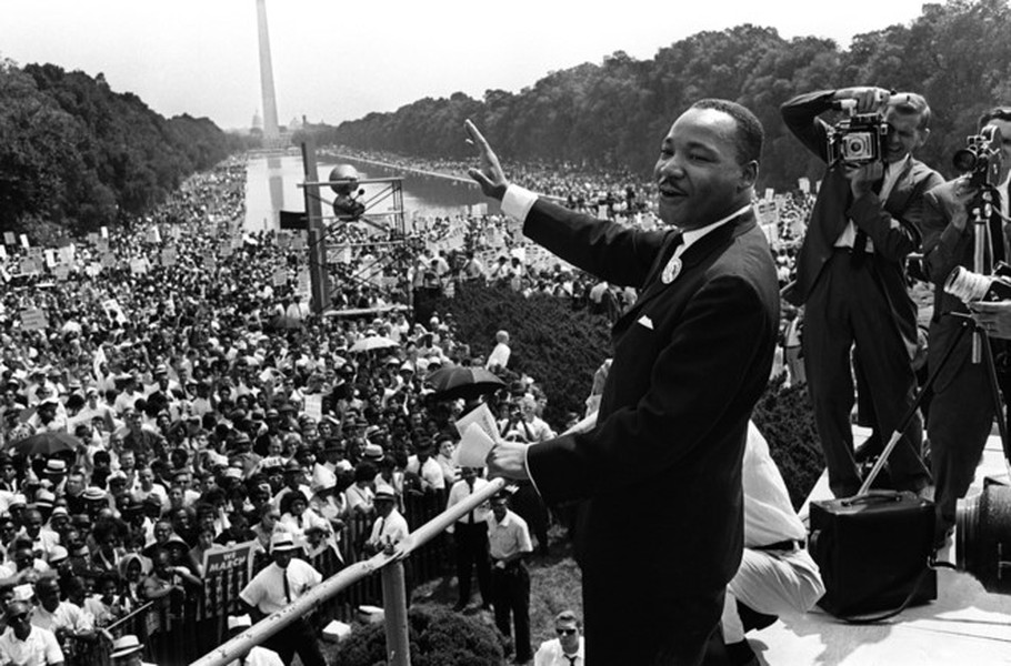  Mục sư Martin Luther King Jr., nhà hoạt động nhân quyền chống phân biệt chủng tộc nổi tiếng, bị ám sát khi đang đứng trước ban công tại một khách sạn ở thành phố Memphis vào chiều ngày 4/4/1968.